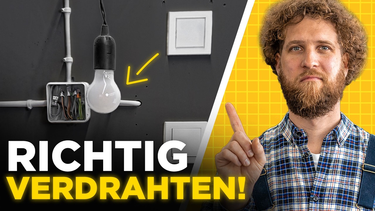 Tobias Haack vor gelbem Hintergrund, daneben eine dunkle Wand mit offener Abzweigdose, Glühbirne in einer Fassung und zwei weißen Schaltern, Schriftzug „Richtig verdrahten!“