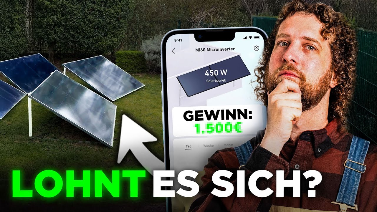 Tobias Haack neben vier Solarpanels im Garten, dazu ein Smartphone mit einer Balkonkraftwerk-App
