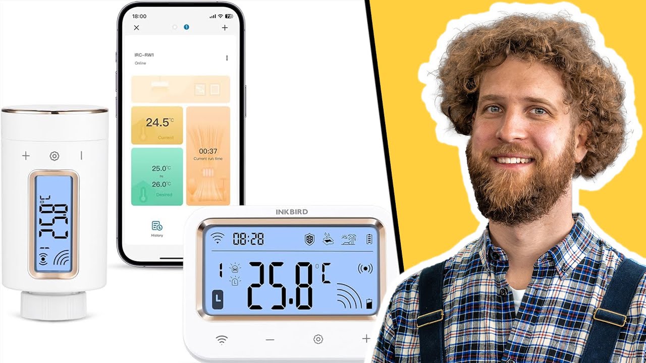 Tobias Haack neben einem weißen Heizkörperthermostat, einem Smartphone mit geöffneter App und einem Inkbird-Gateway mit Display