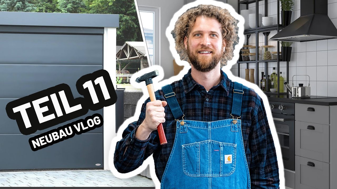 Tobias Haack mit Hammer und Latzhose, links ein Garagentor, rechts eine Küche, daneben die Schriftzüge Teil 11 und Neubau Vlog