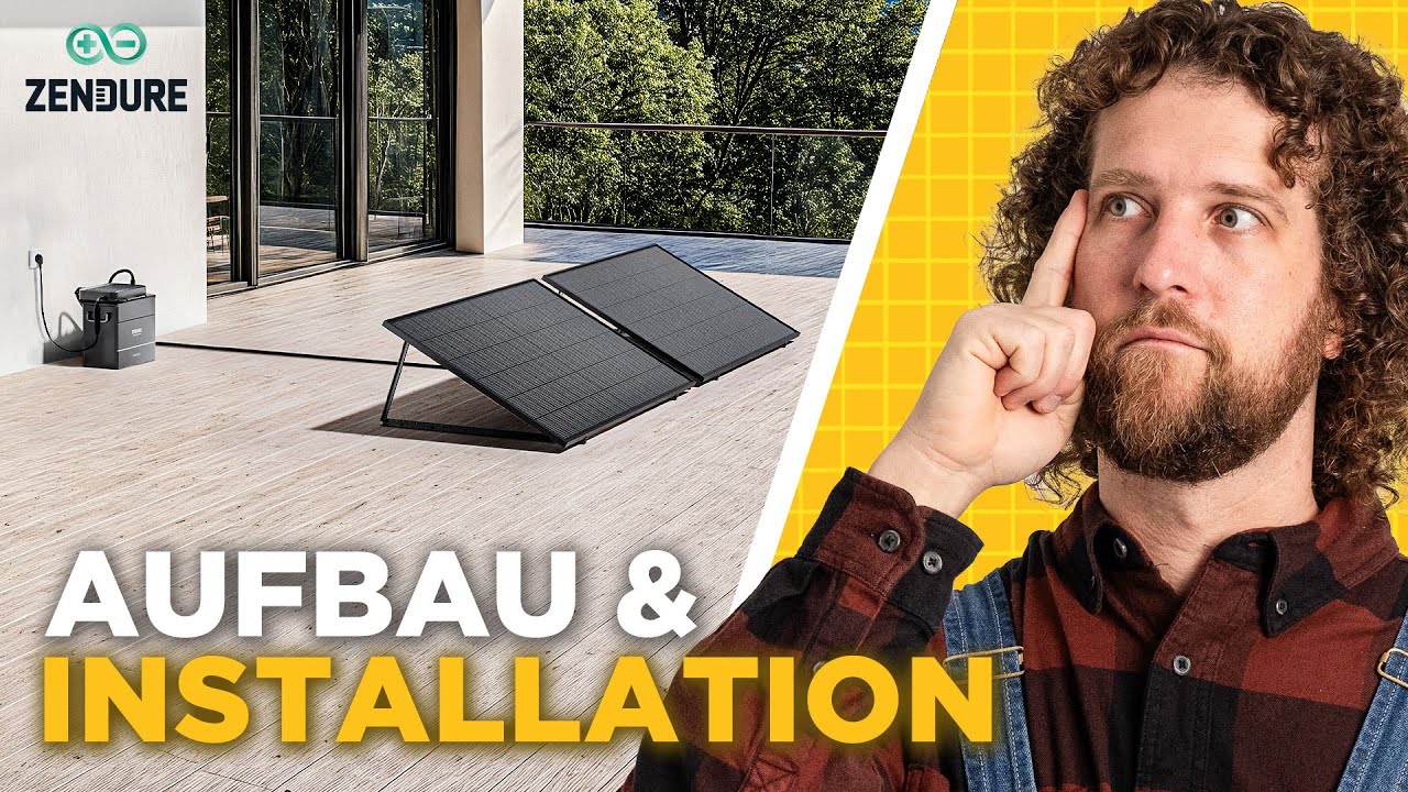 Vorschaubild: Tobias Haack mit nachdenklicher Geste, daneben zwei aufgeständerte Solarmodule und ein an einer Wandsteckdose angeschlossenes Gerät auf einer Terrasse, Zendure-Logo und Schriftzug „Aufbau & Installation“